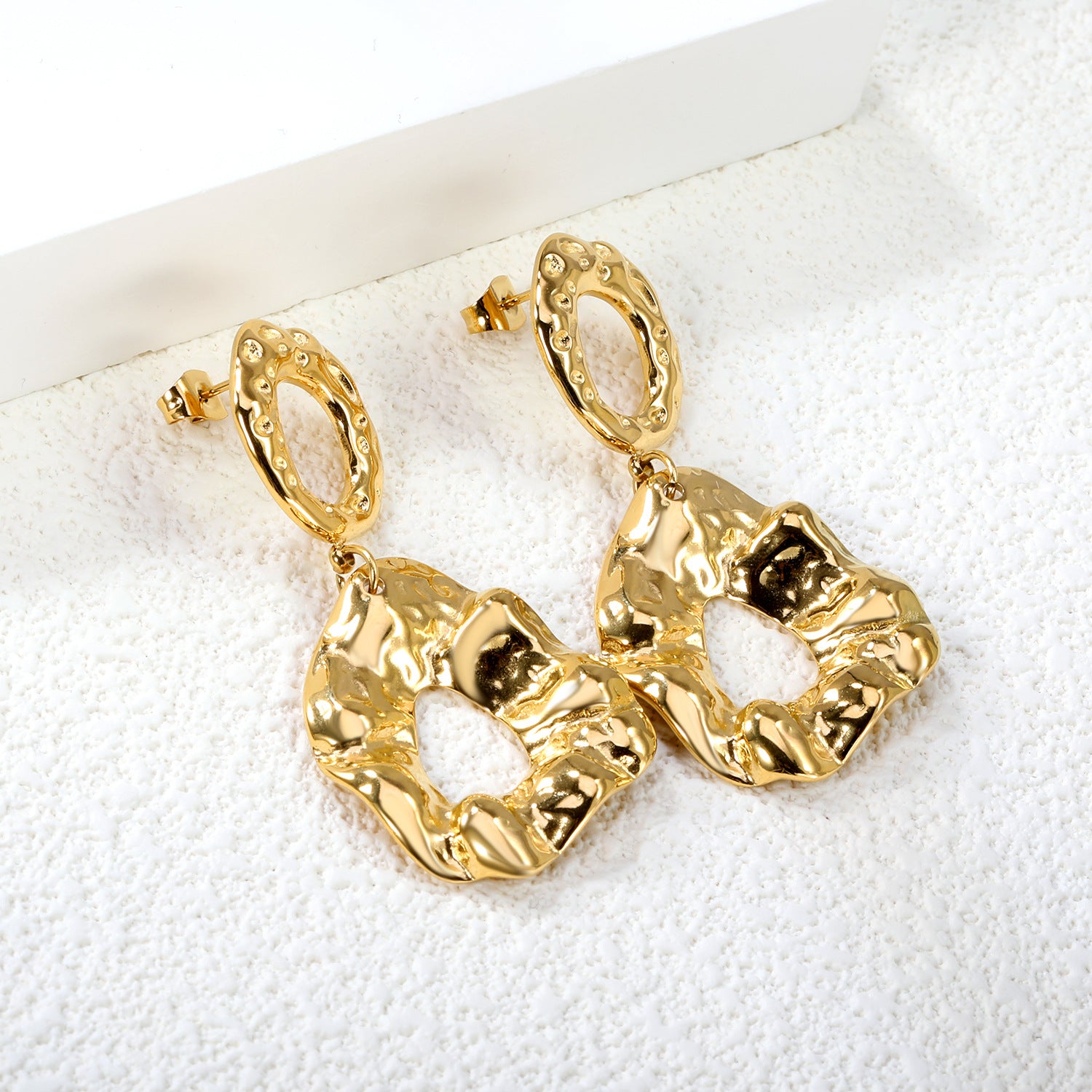 Boucles d’Oreilles Sculptées Dorées