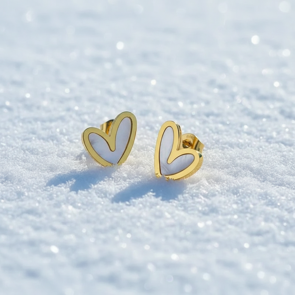 Boucles Cœur Nacré Élégantes sur neige