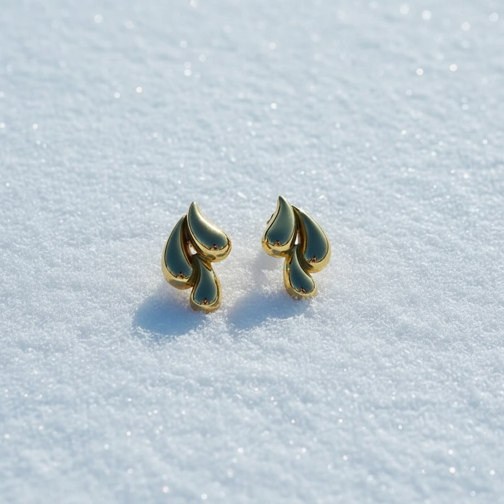 Boucles d'Oreilles Perles Dorées Élégantes sur neige