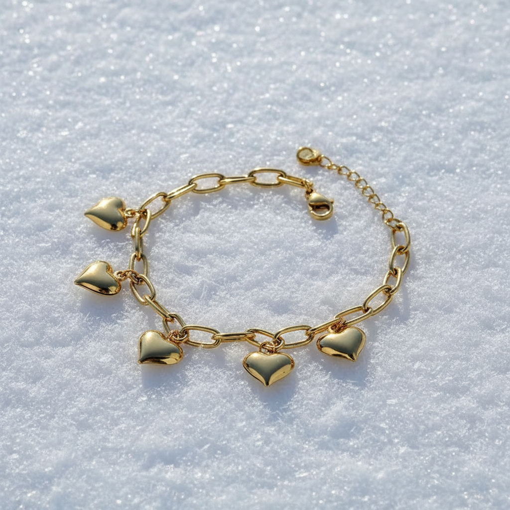 Bracelet Chaîne Cinq Cœurs Dorés sur neige