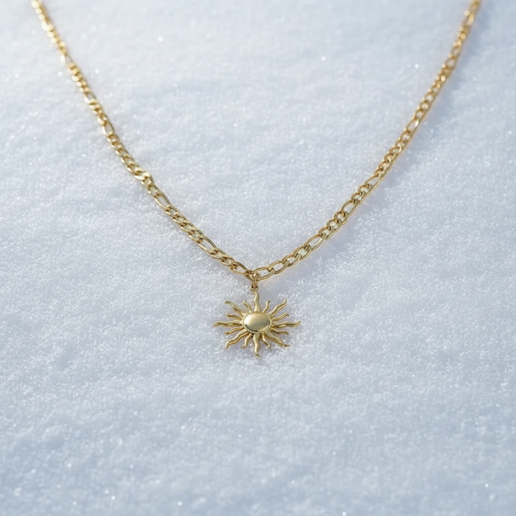 Collier Soleil Rayonnant sur neige